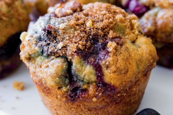 Blueberry muffins with streusel topping