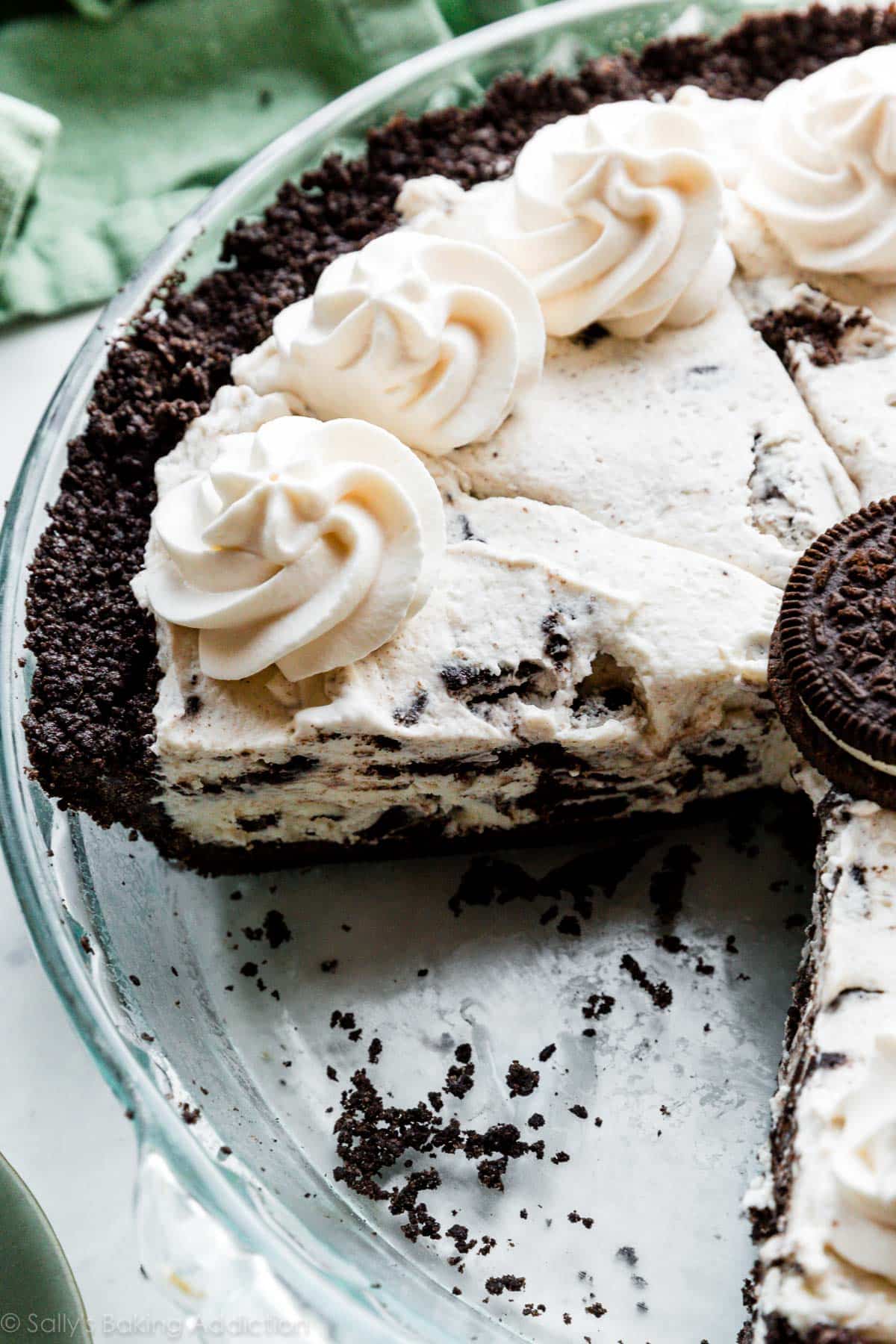 cookies and cream pie in glass pie dish